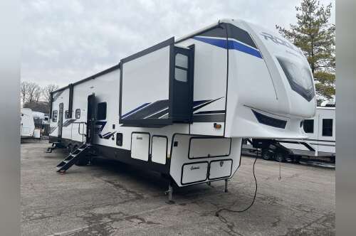 2024 Forest River Vengeance Rogue Armored 373BS13 in eureka MO