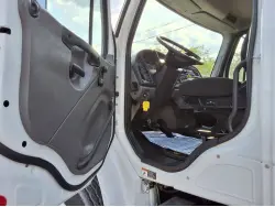 2015 FREIGHTLINER BUSINESS CLASS M2 106