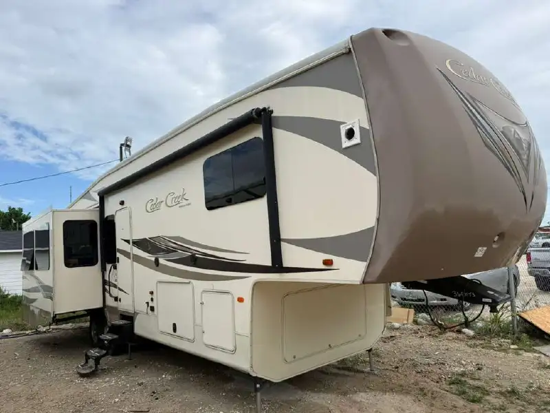 2016 FOREST RIVER CEDAR CREEK HATHAWAY 36CKTS