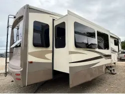 2016 FOREST RIVER CEDAR CREEK HATHAWAY 36CKTS