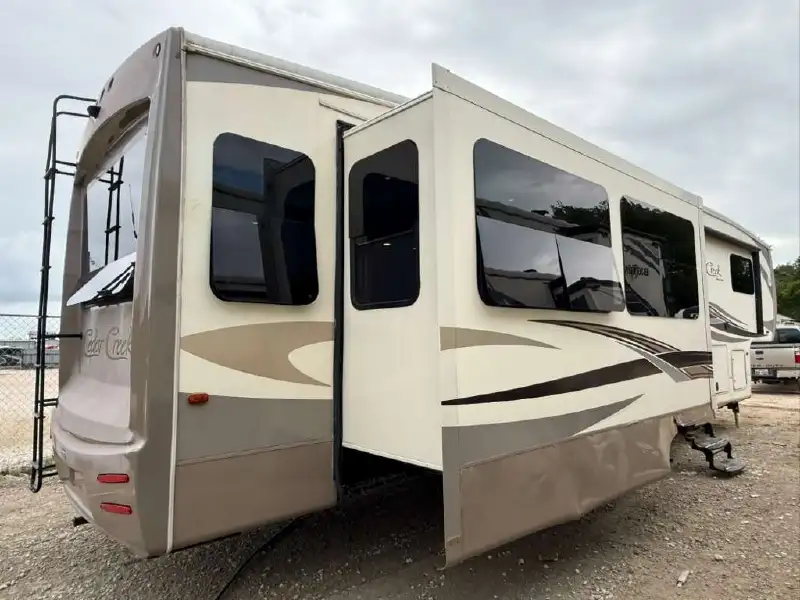 2016 FOREST RIVER CEDAR CREEK HATHAWAY 36CKTS