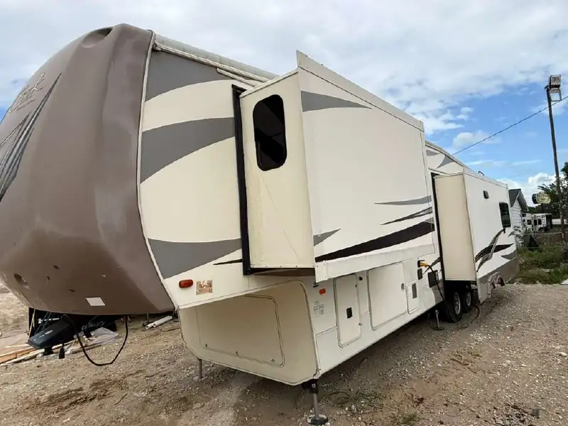 2016 FOREST RIVER CEDAR CREEK HATHAWAY 36CKTS