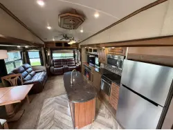 2016 FOREST RIVER CEDAR CREEK HATHAWAY 36CKTS