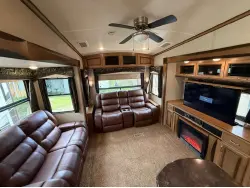 2016 FOREST RIVER CEDAR CREEK HATHAWAY 36CKTS
