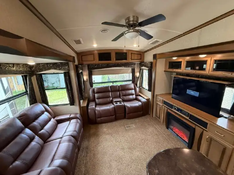 2016 FOREST RIVER CEDAR CREEK HATHAWAY 36CKTS