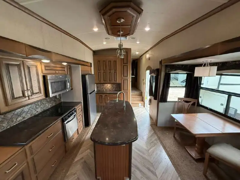 2016 FOREST RIVER CEDAR CREEK HATHAWAY 36CKTS