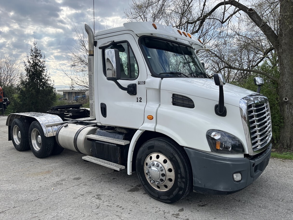 2015 FREIGHTLINER CASCADIA 113 in Columbus, OH