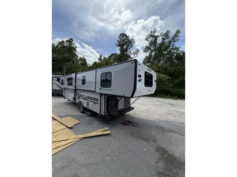 2027 TRAILMANOR 3124KS