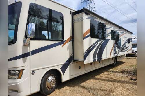 2015 Thor Motor Coach WINDSPORT 34F in hendersonville NC