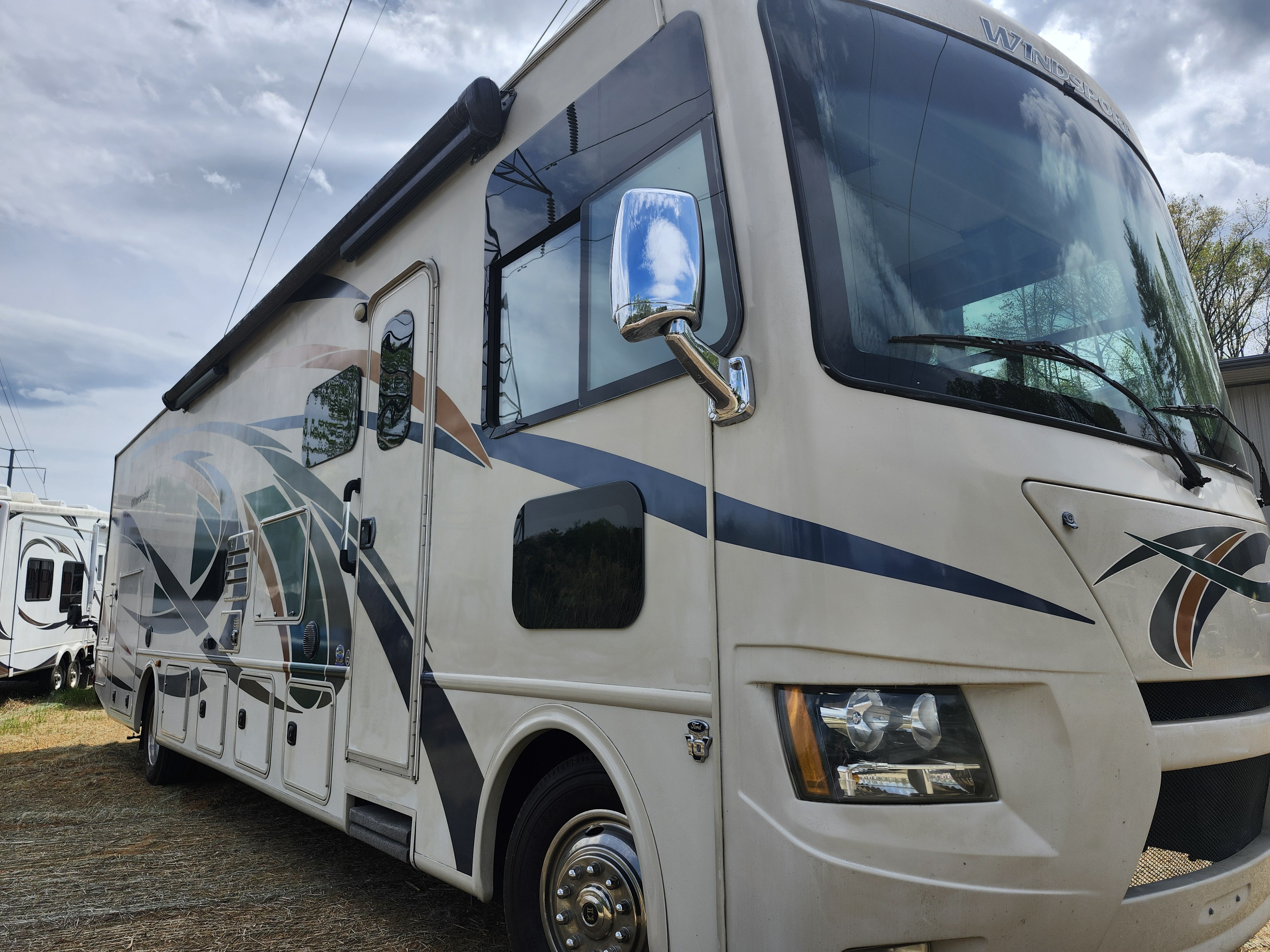 2015 Thor Motor Coach WINDSPORT 34F in hendersonville NC