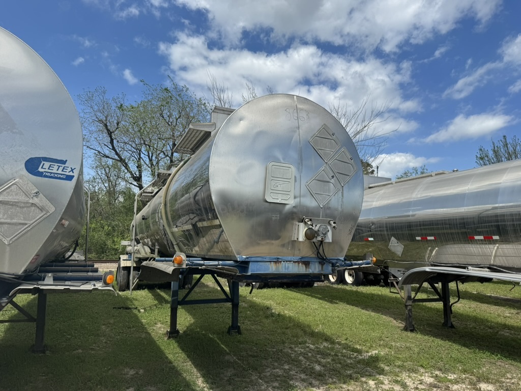 1984 FRUEHAUF 6250 GAL. MC307 316SS insulated chemical tanker in Channelview, TX