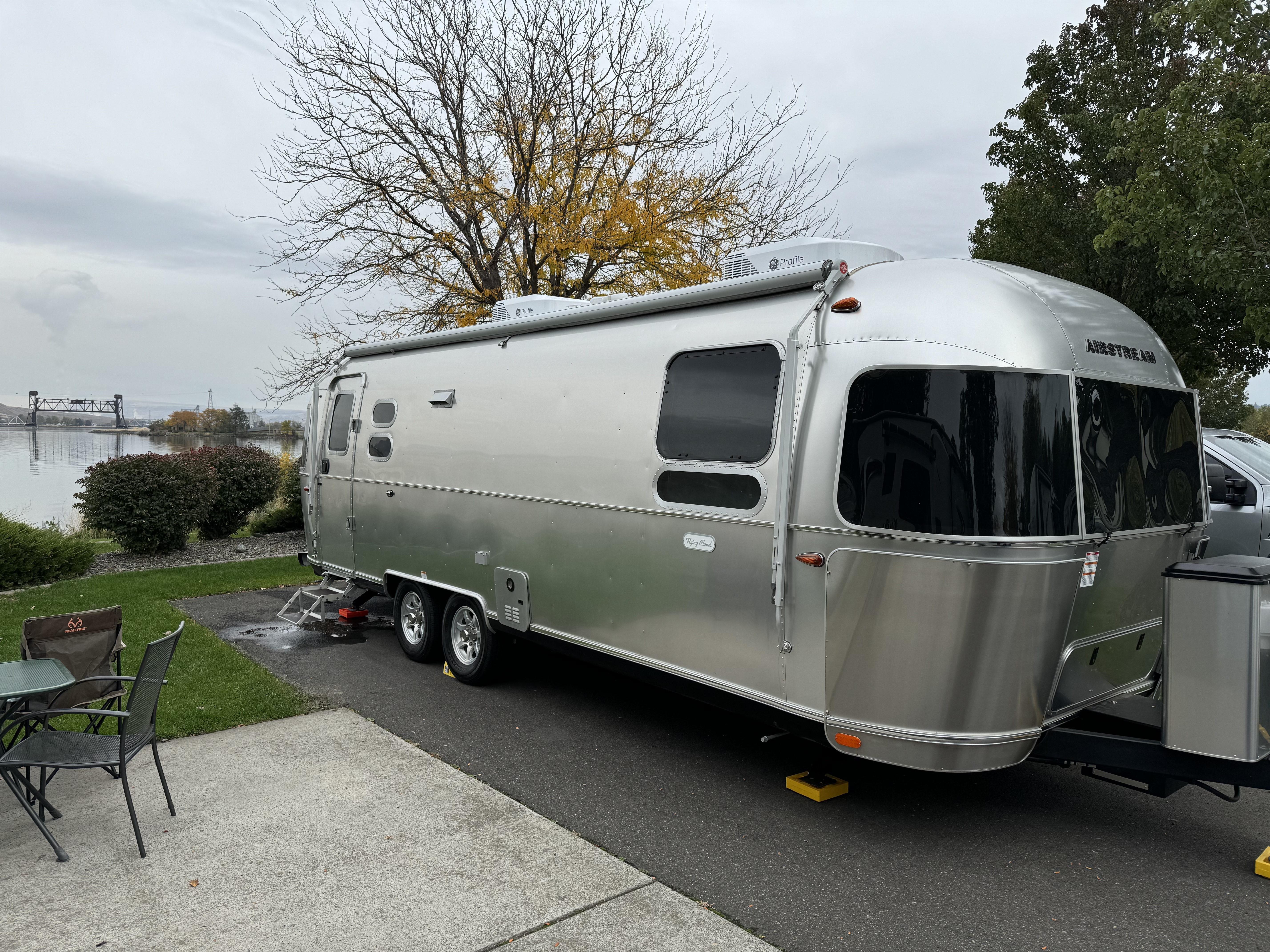 2024 Airstream FLYING CLOUD 27FB QUEEN RV