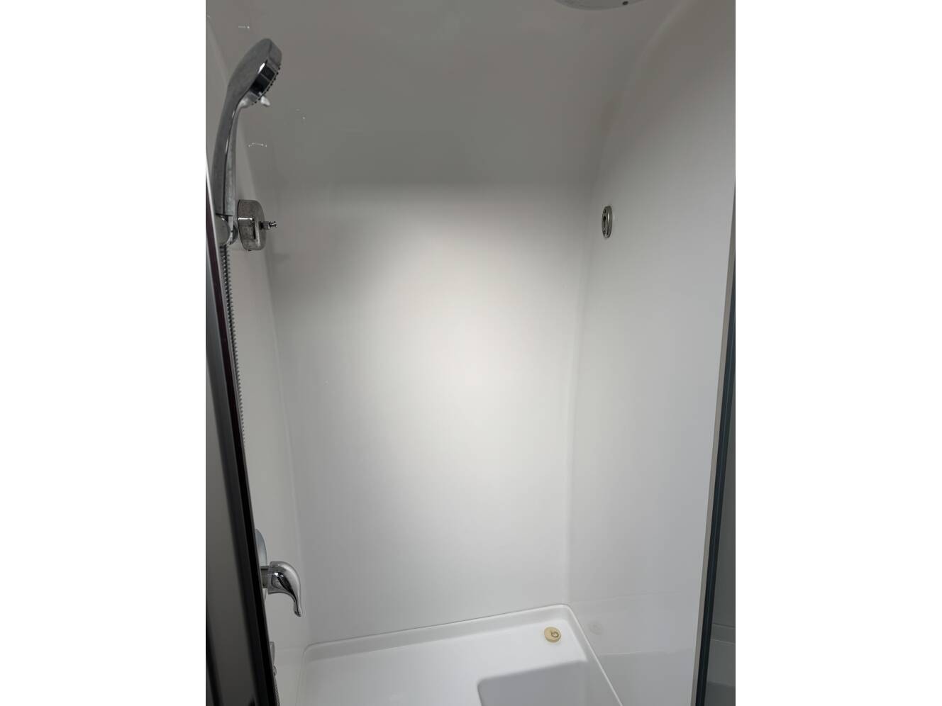 A photo of this 2024 Airstream FLYING CLOUD 27FB QUEEN