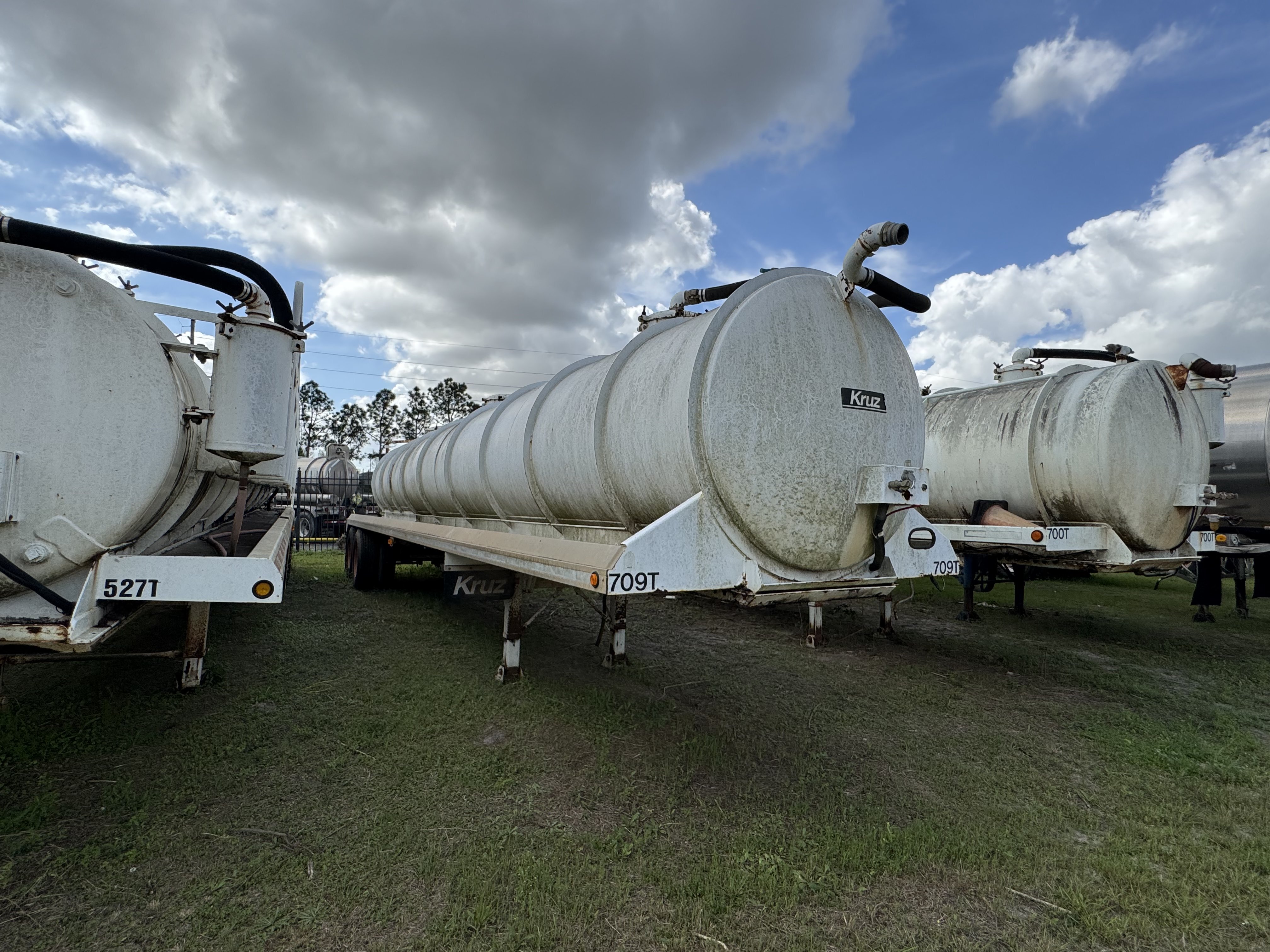 2012 KRUZ 5430 gallon carbon steel non insulated vacuum tanker in Florence, TX