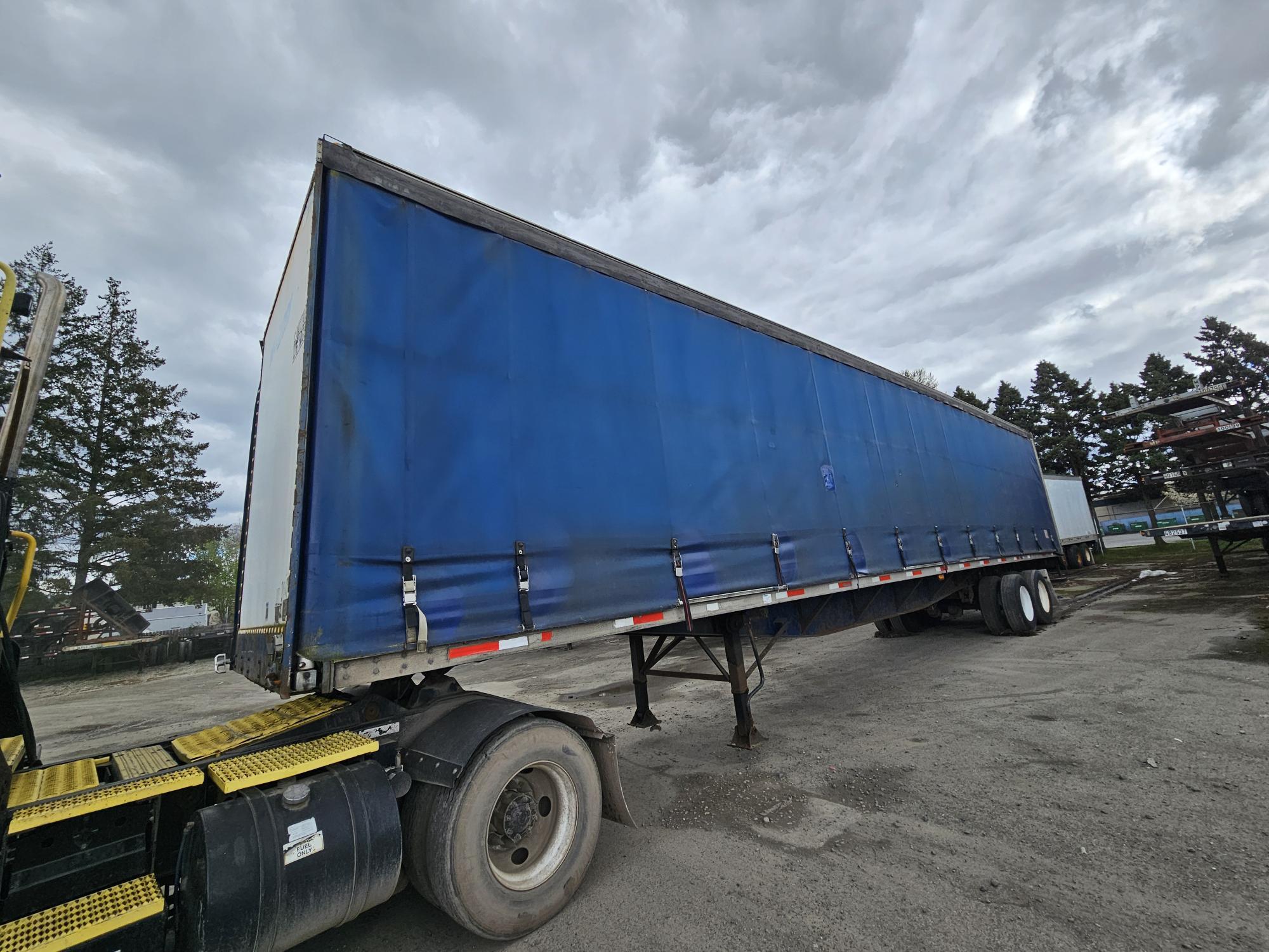 1998 NUVAN CURTAIN SIDE GREAT CONDITION in Laredo, TX
