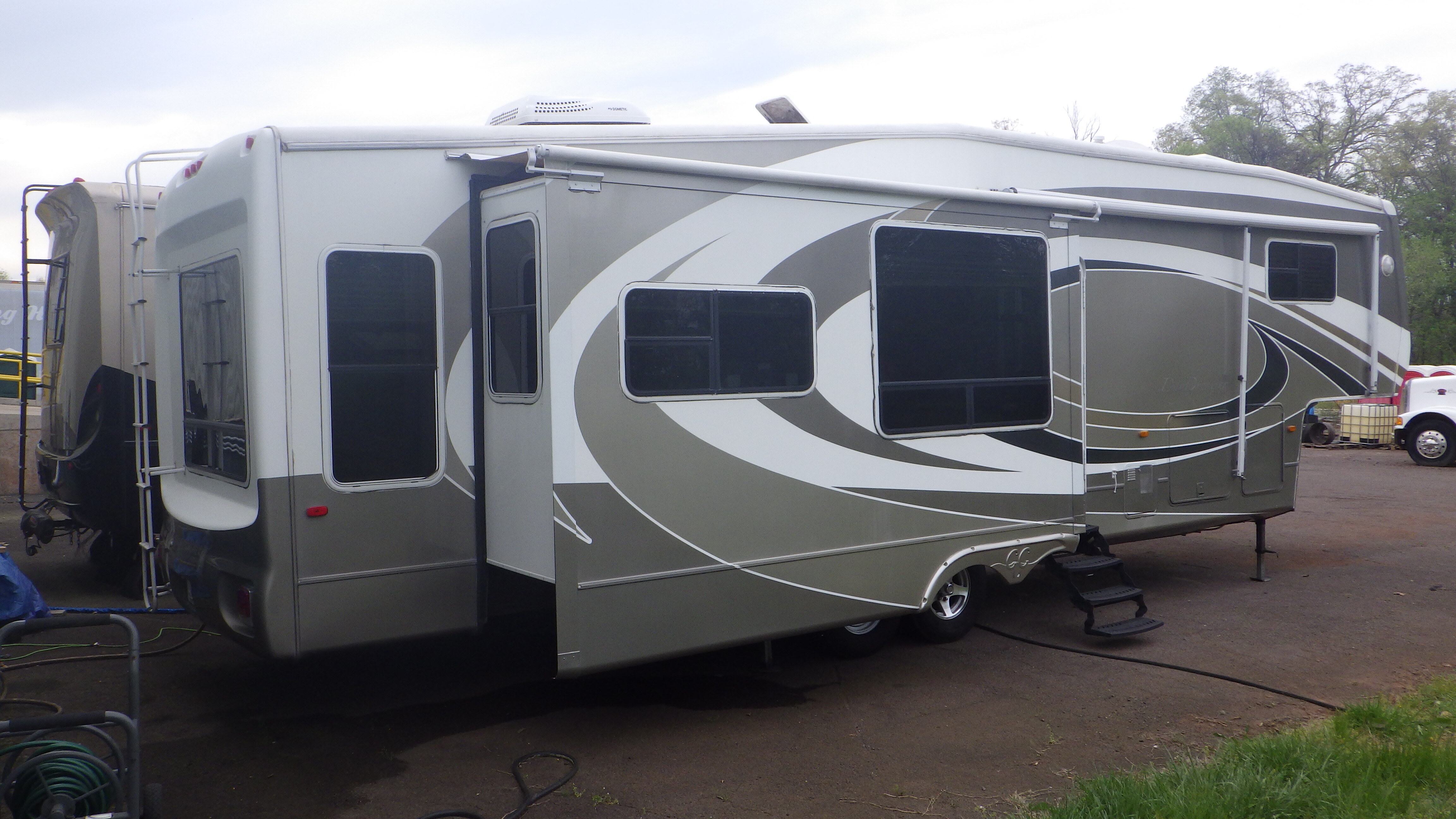 2006 Forest River CEDAR CREEK 36CDTS in elkwood VA