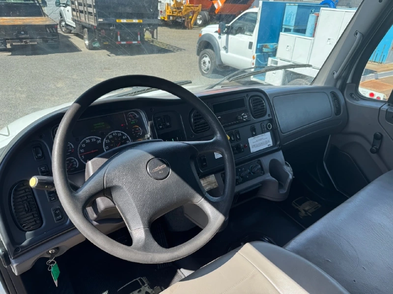 2021 FREIGHTLINER BUSINESS CLASS M2 106