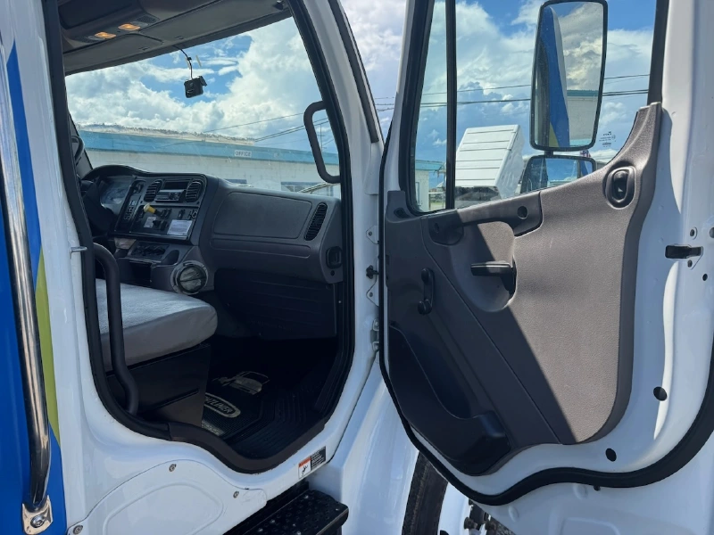 2021 FREIGHTLINER BUSINESS CLASS M2 106
