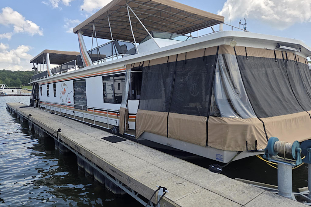 1991 Stardust 18' x 75' w/Catwalks in columbia KY