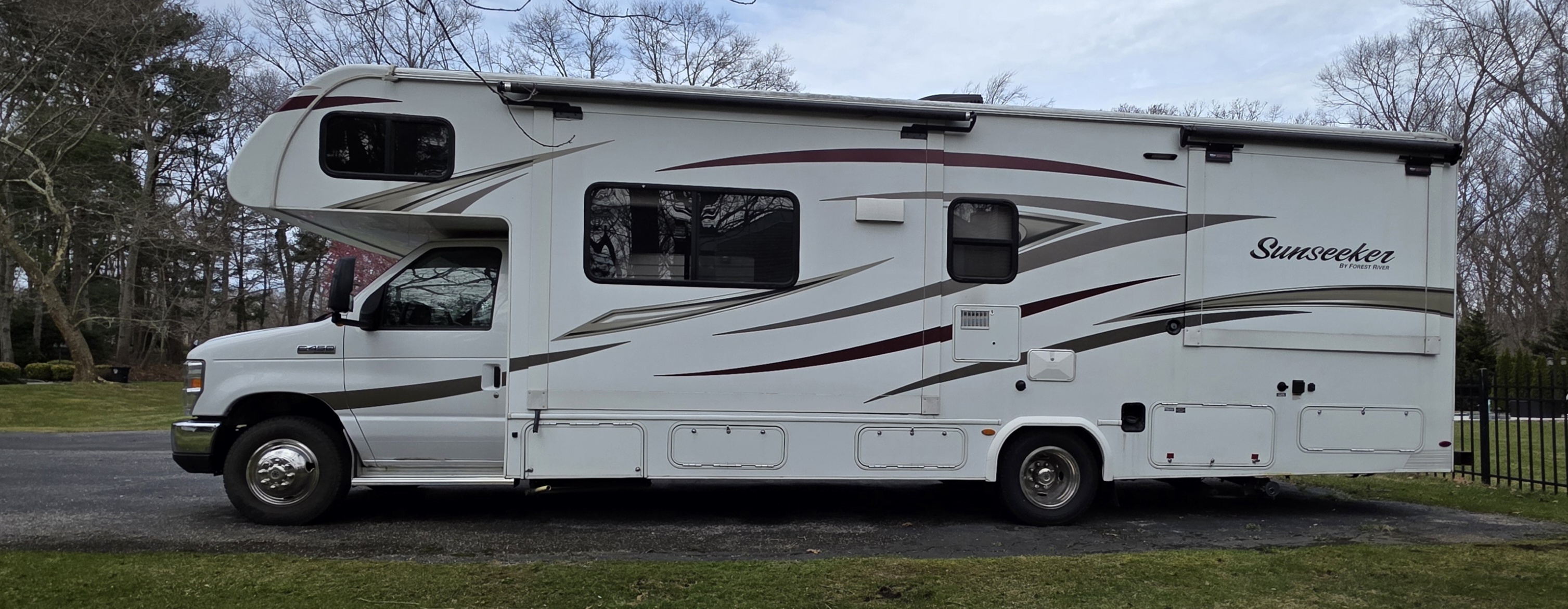 2017 Forest River SUNSEEKER 2860DS in dix hills NY
