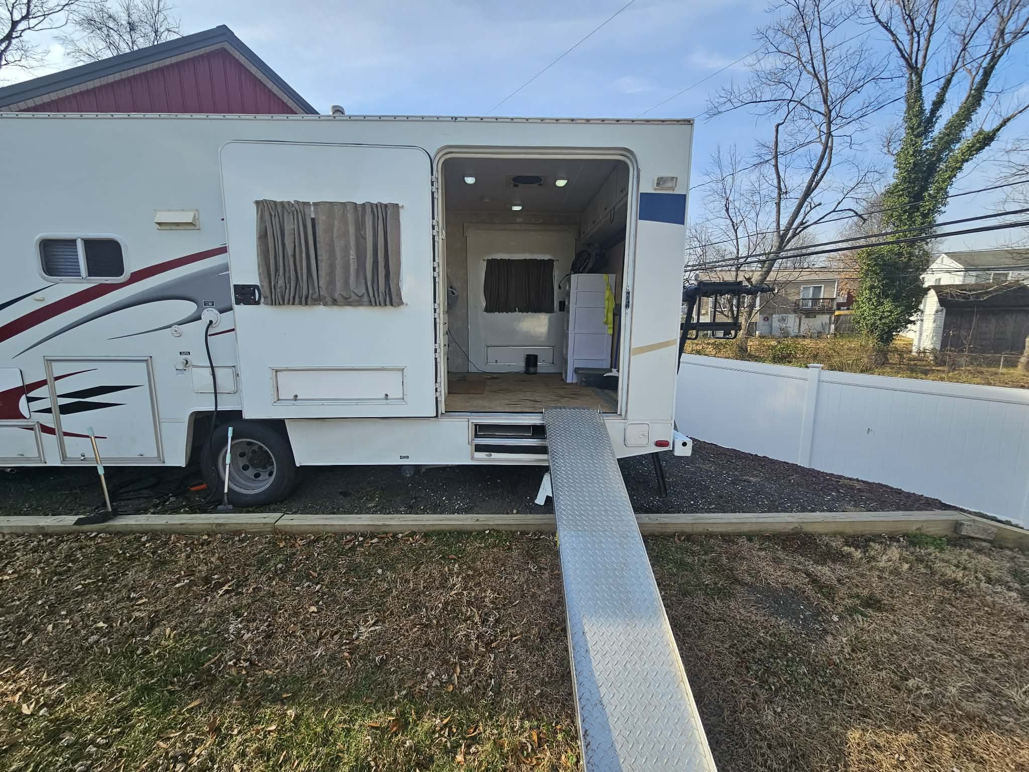 2006 Coachmen RAMP & CAMP 295TH in glen burnie MD