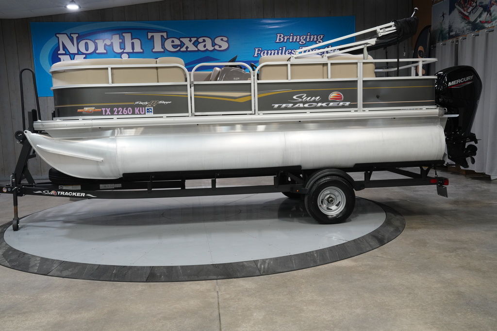 2023 Sun Tracker Party Barge® 18 DLX in fort worth TX
