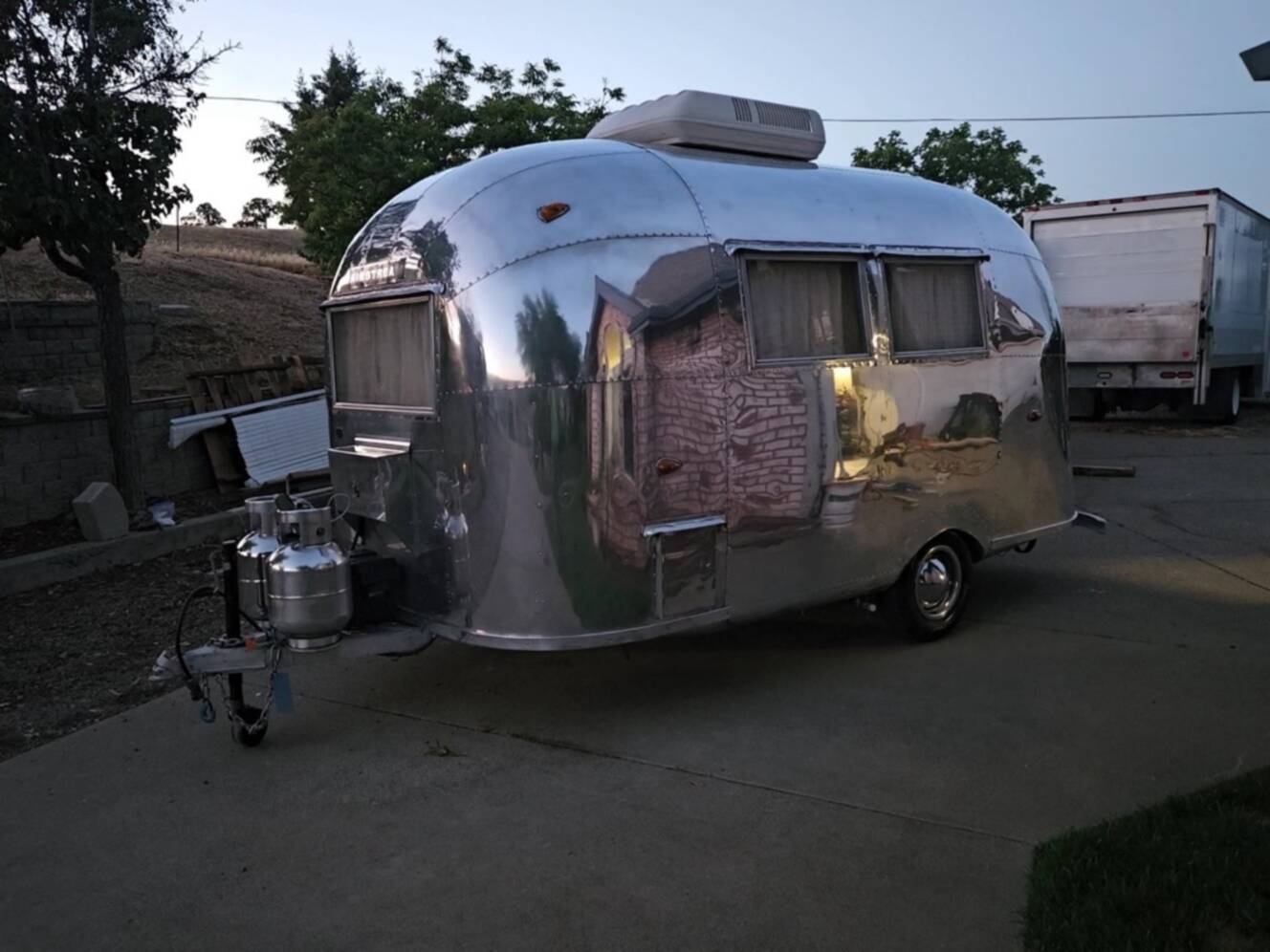 A photo of this 1962 Airstream BAMBI 16