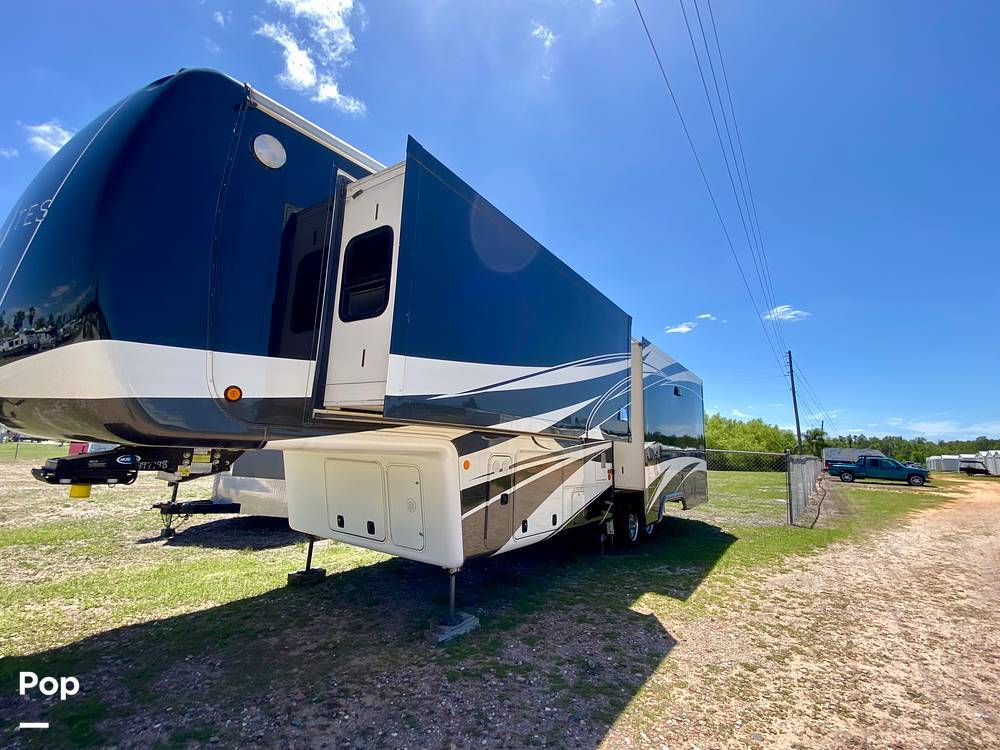 2019 DRV Mobile Suites 38RSSB3 in frostproof FL