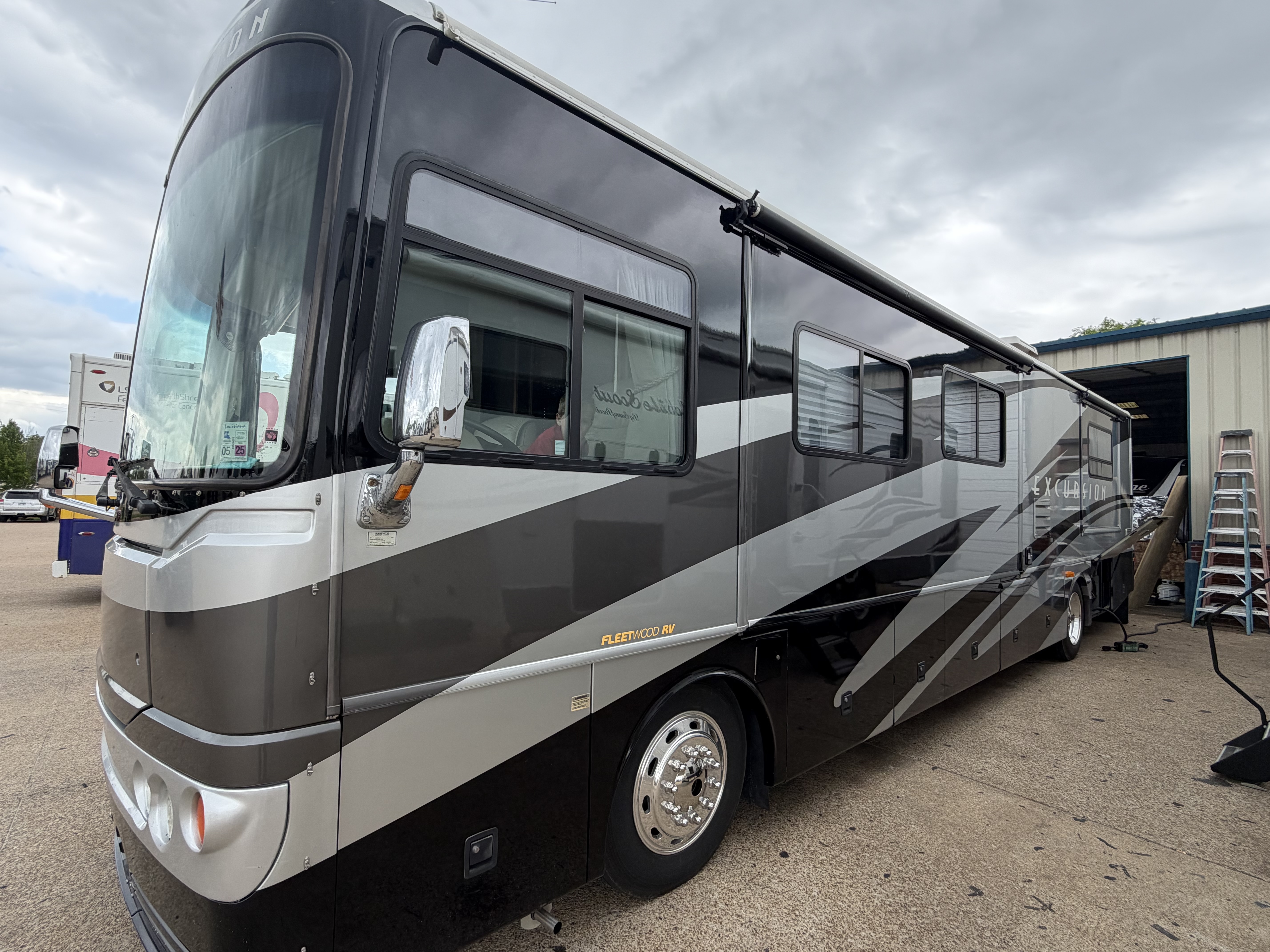 2004 Fleetwood EXCURSION 39S in stonewall LA