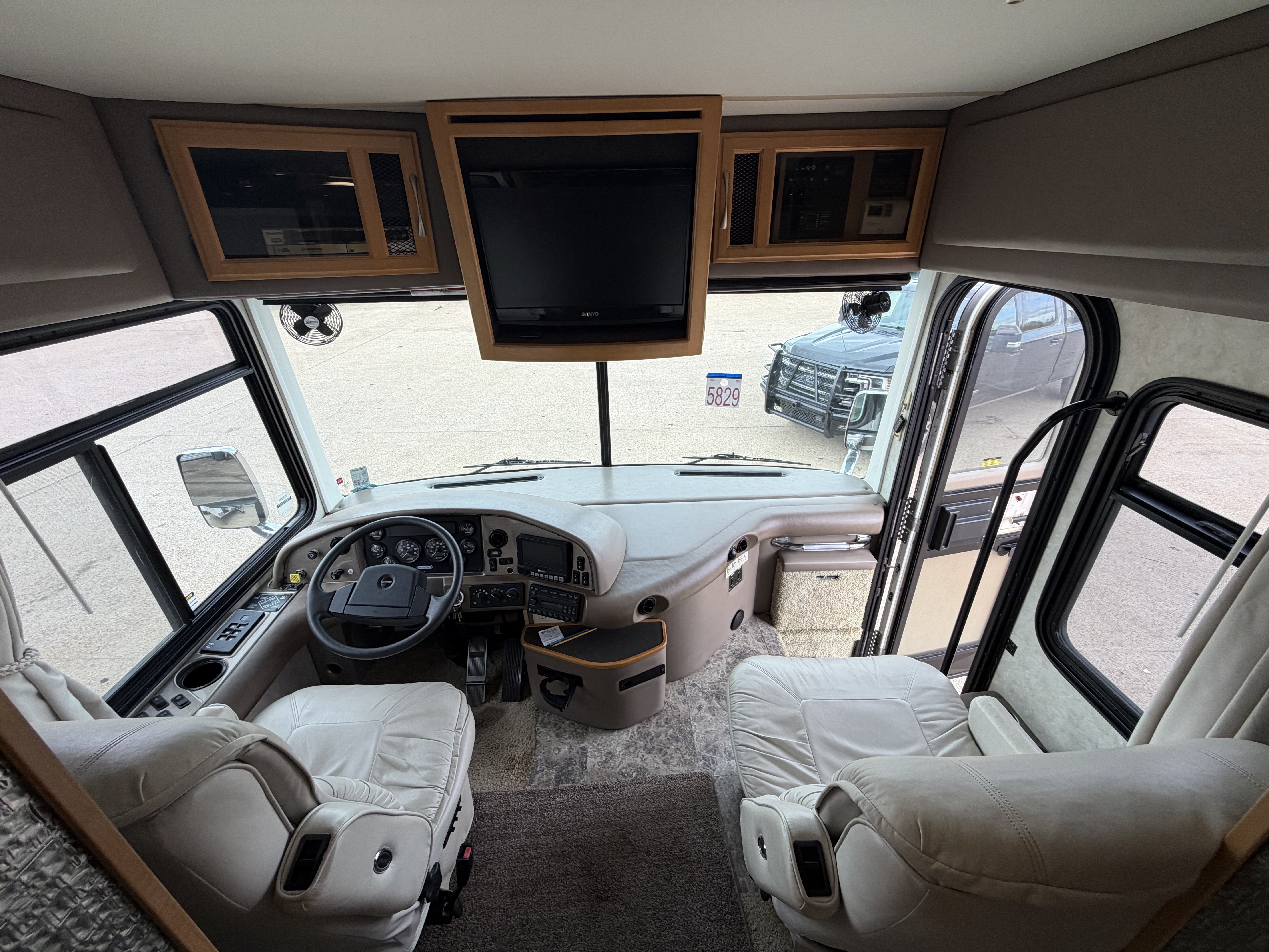 2004 Fleetwood EXCURSION 39S in stonewall LA