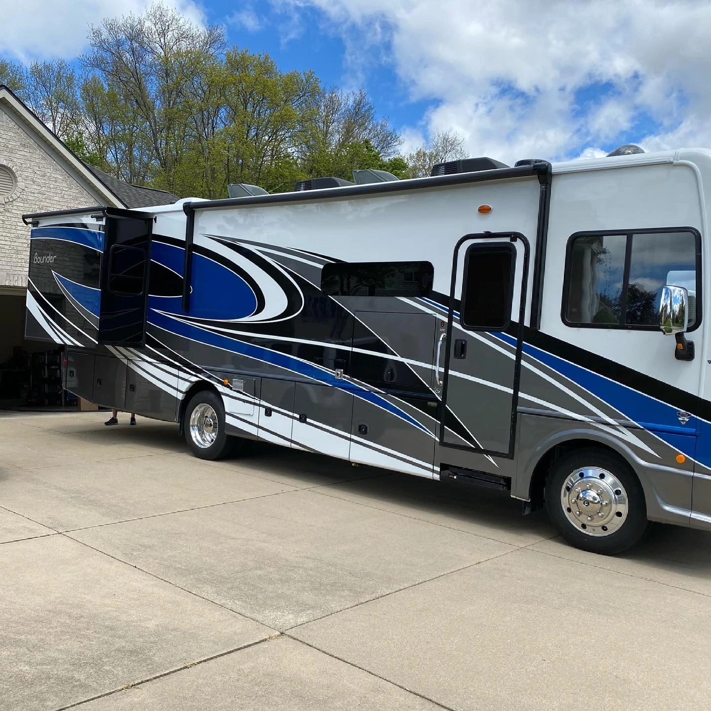2021 Fleetwood BOUNDER 33C RV