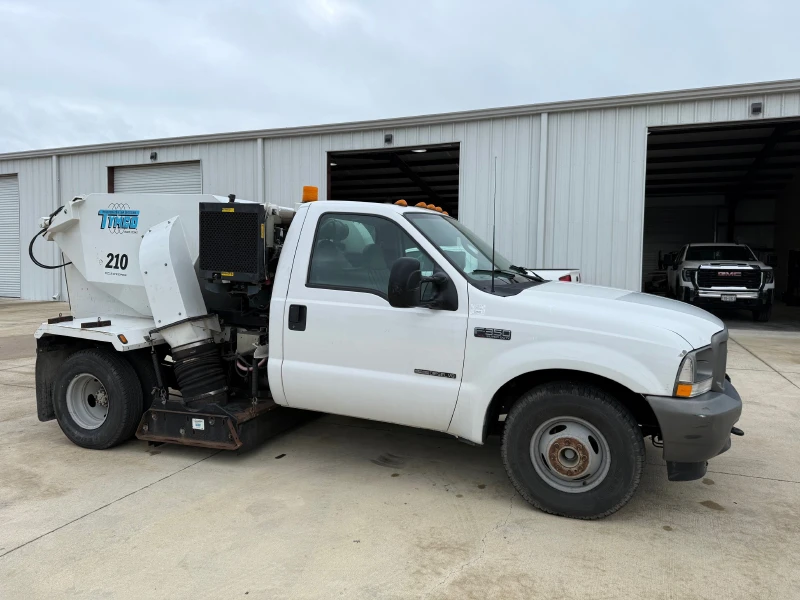 2003 TYMCO 210