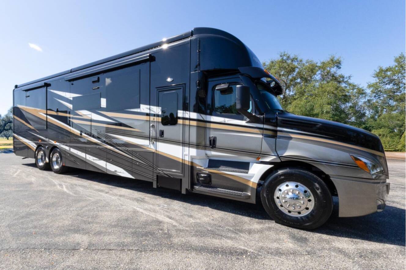 A photo of this 2026 Show Hauler ADVENTURE A4501