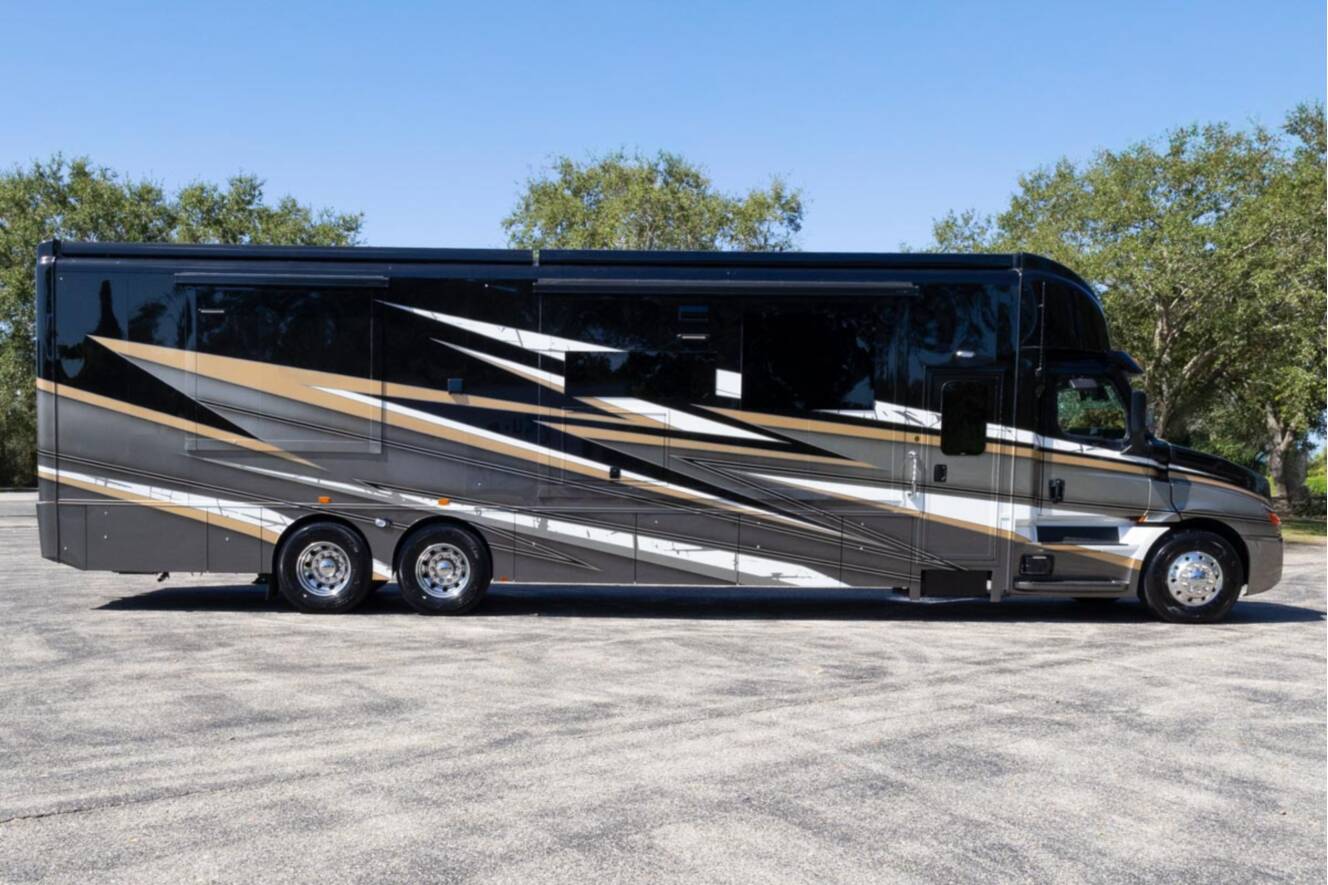 A photo of this 2026 Show Hauler ADVENTURE A4501