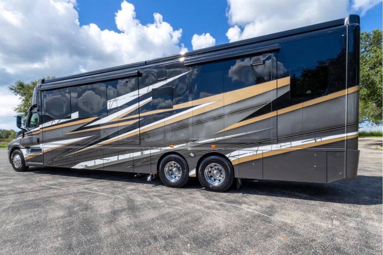 A photo of this 2026 Show Hauler ADVENTURE A4501