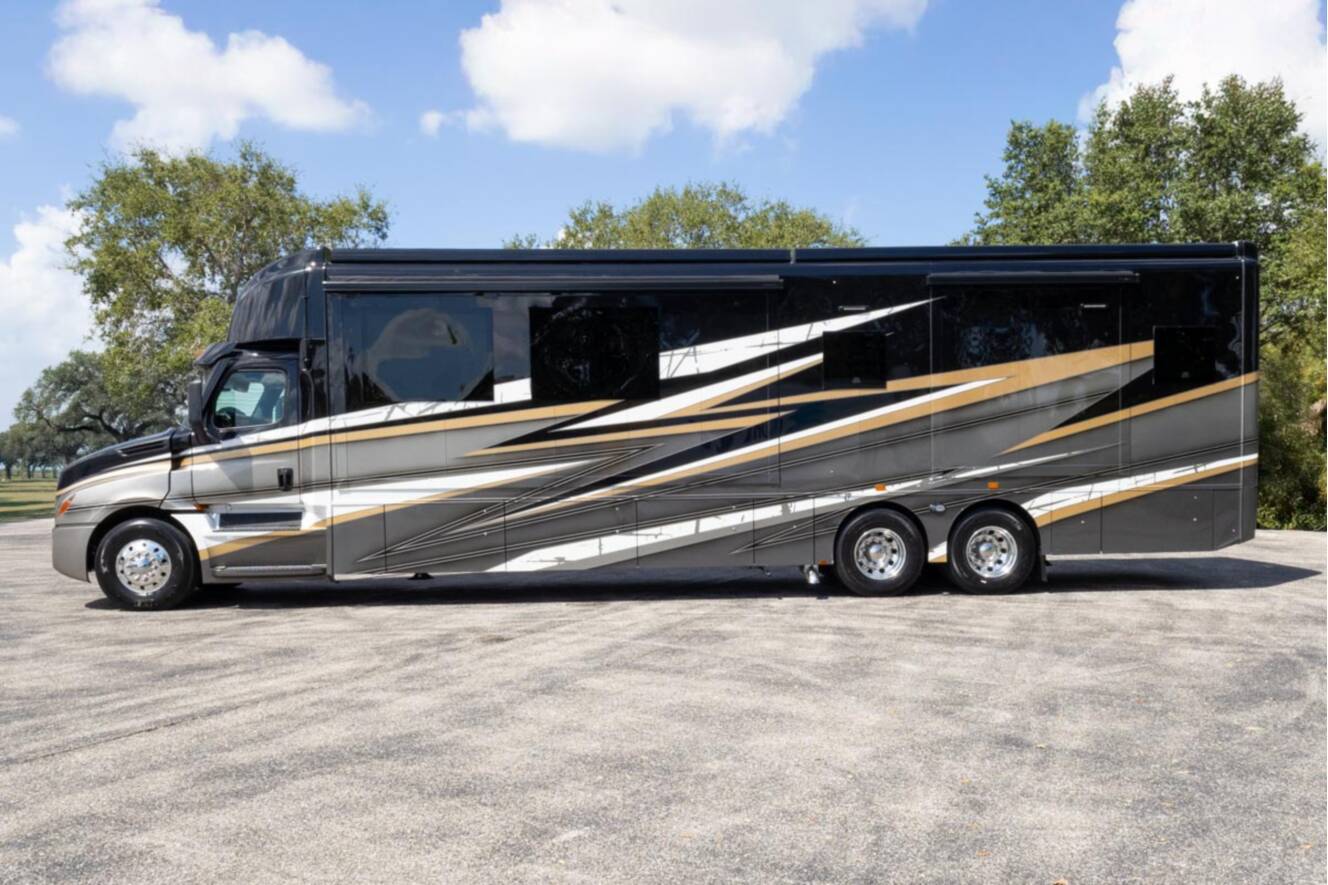 A photo of this 2026 Show Hauler ADVENTURE A4501