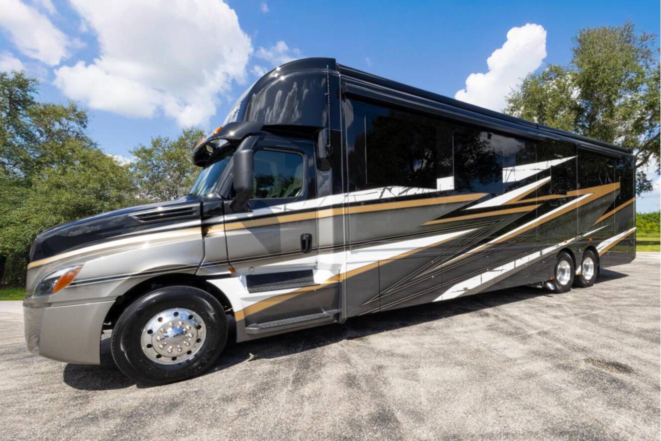 A photo of this 2026 Show Hauler ADVENTURE A4501