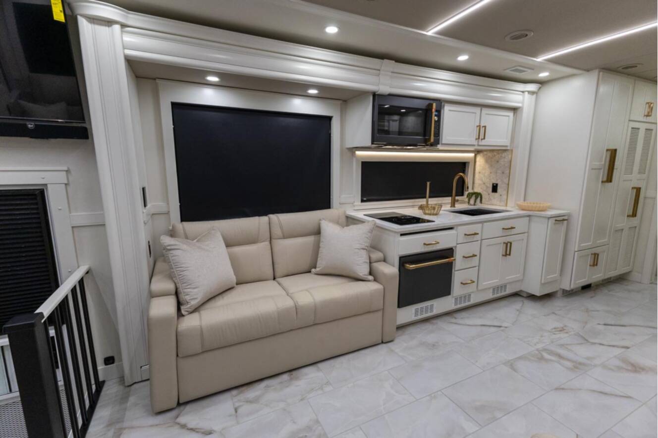 A photo of this 2026 Show Hauler ADVENTURE A4501