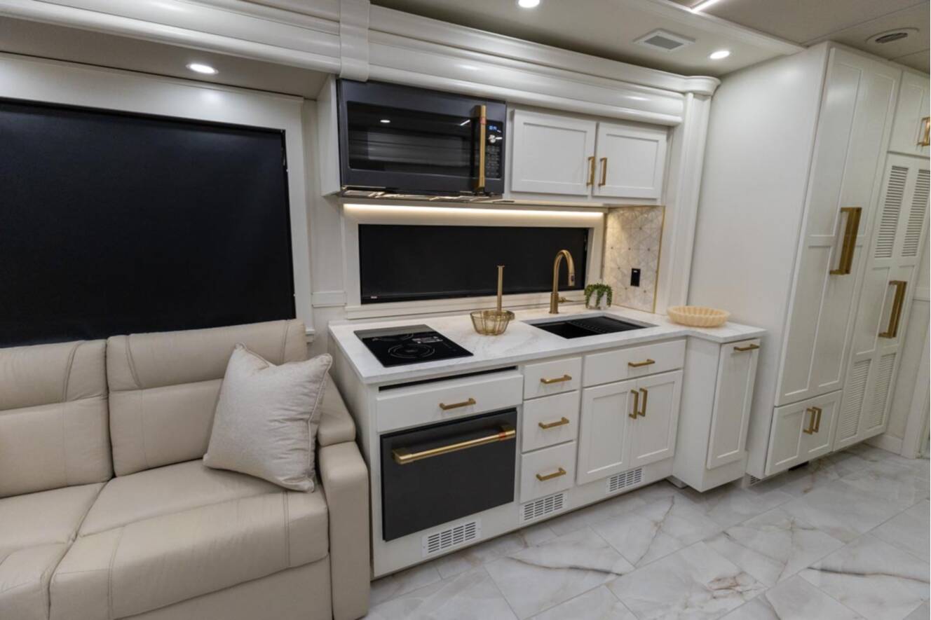 A photo of this 2026 Show Hauler ADVENTURE A4501
