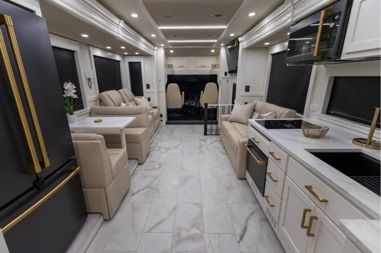 A photo of this 2026 Show Hauler ADVENTURE A4501