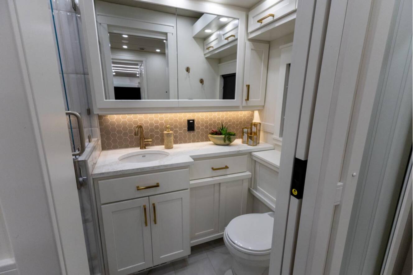A photo of this 2026 Show Hauler ADVENTURE A4501
