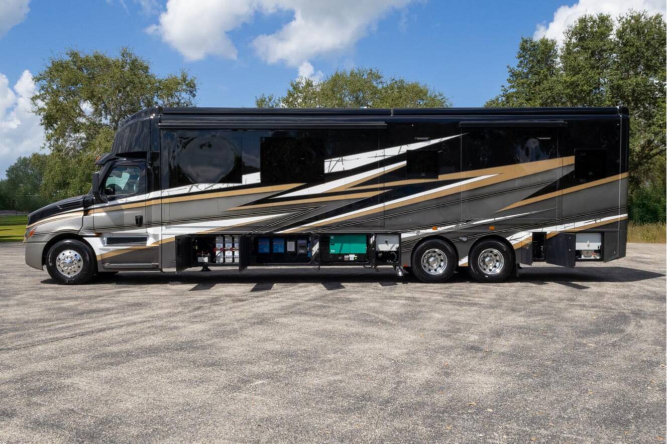 A photo of this 2026 Show Hauler ADVENTURE A4501