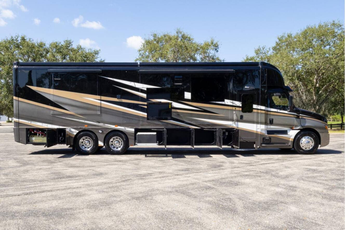 A photo of this 2026 Show Hauler ADVENTURE A4501