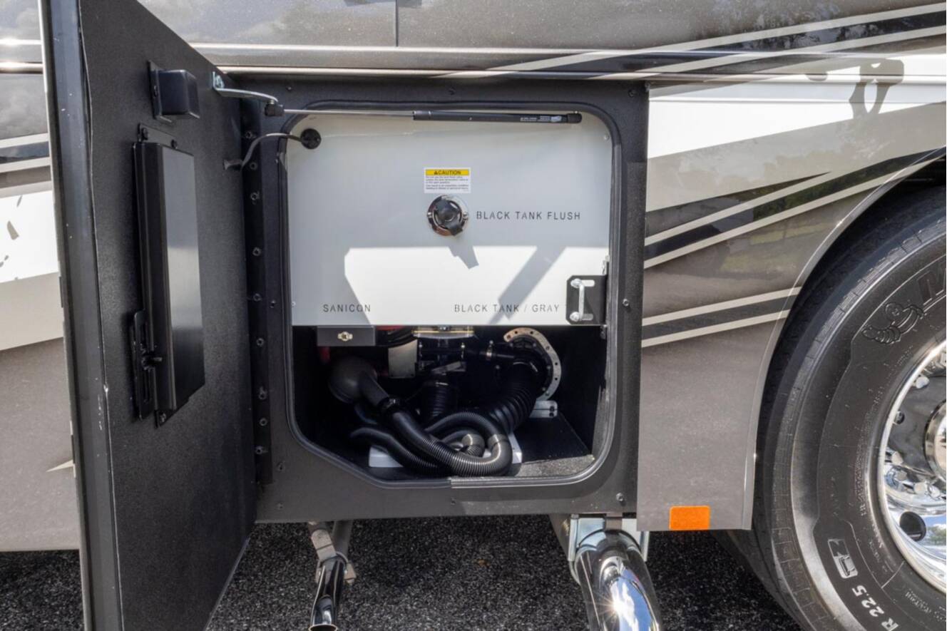 A photo of this 2026 Show Hauler ADVENTURE A4501