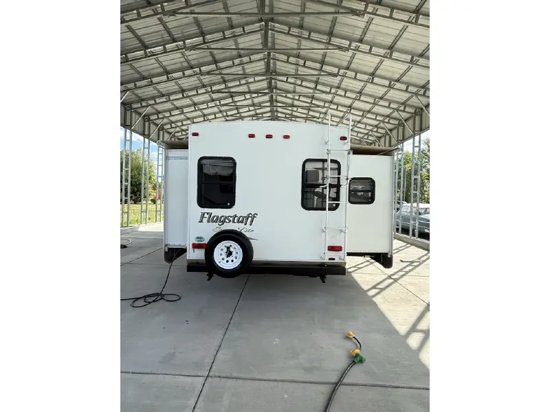 2013 FOREST RIVER FLAGSTAFF SUPER LITE 27RLSS