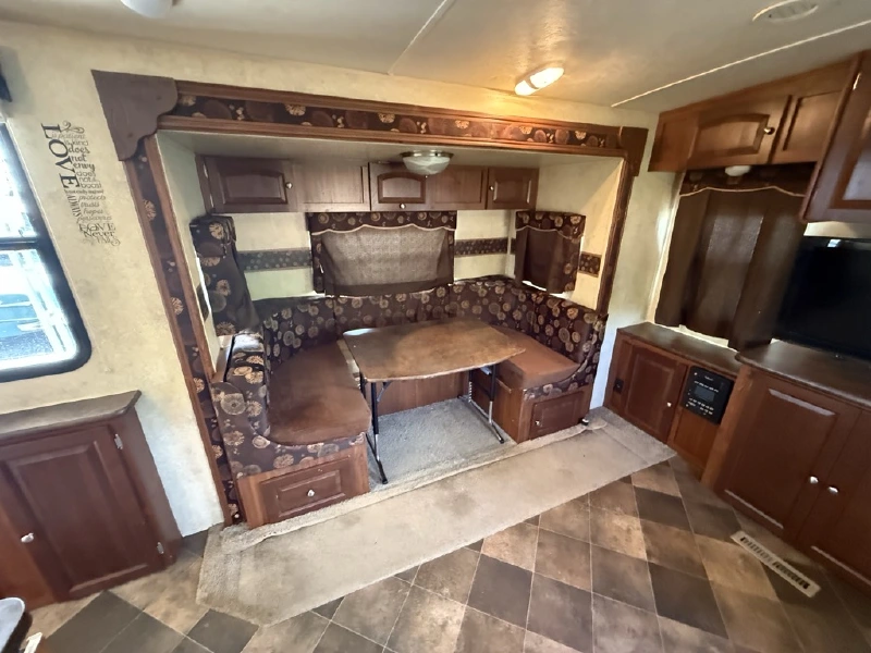 2013 FOREST RIVER FLAGSTAFF SUPER LITE 27RLSS