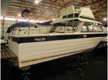 4 Versatile Flybridge Boats Under 40 Feet image