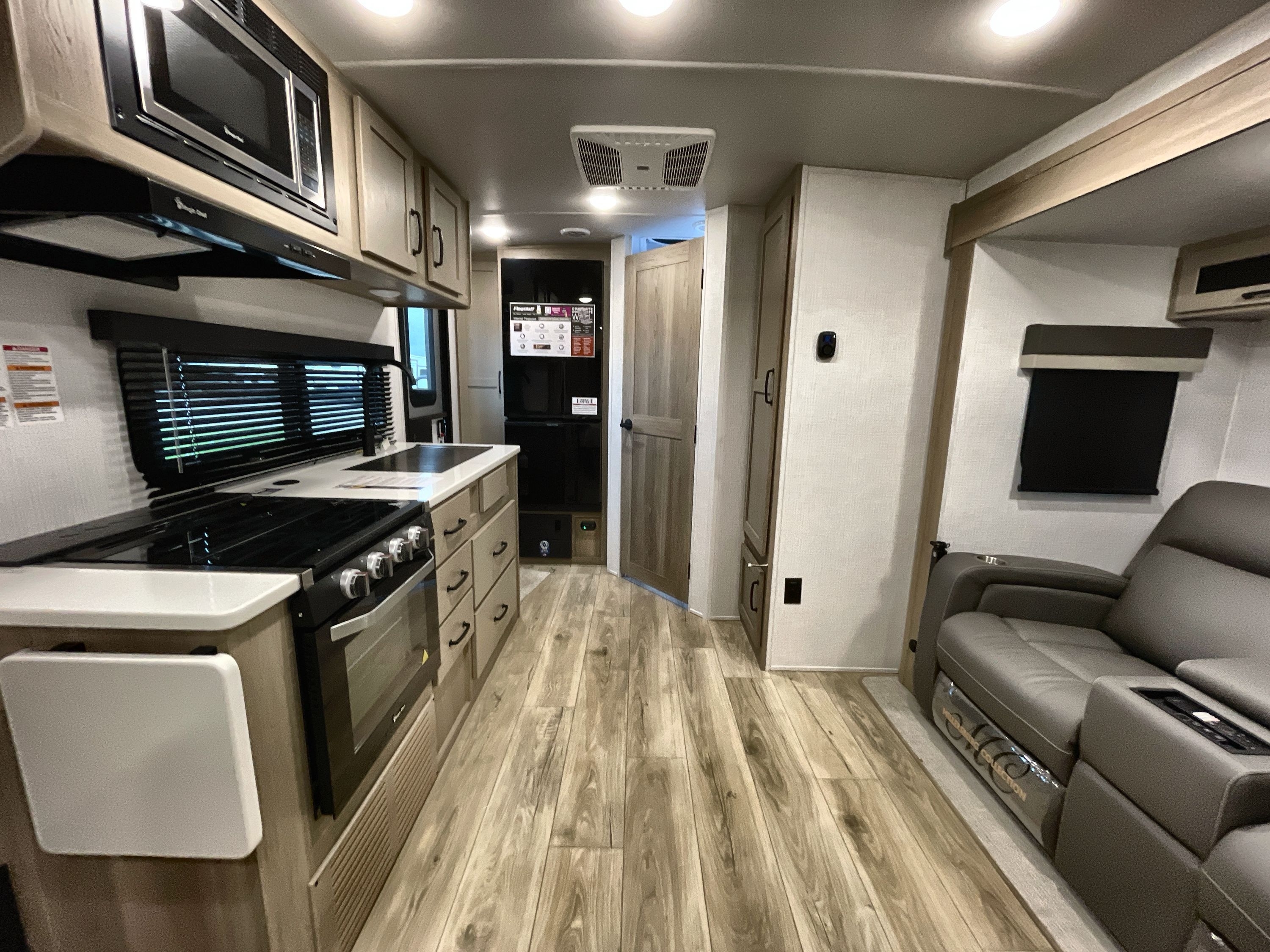 2025 Forest River FLAGSTAFF MICRO LITE 22FBS in hugo MN