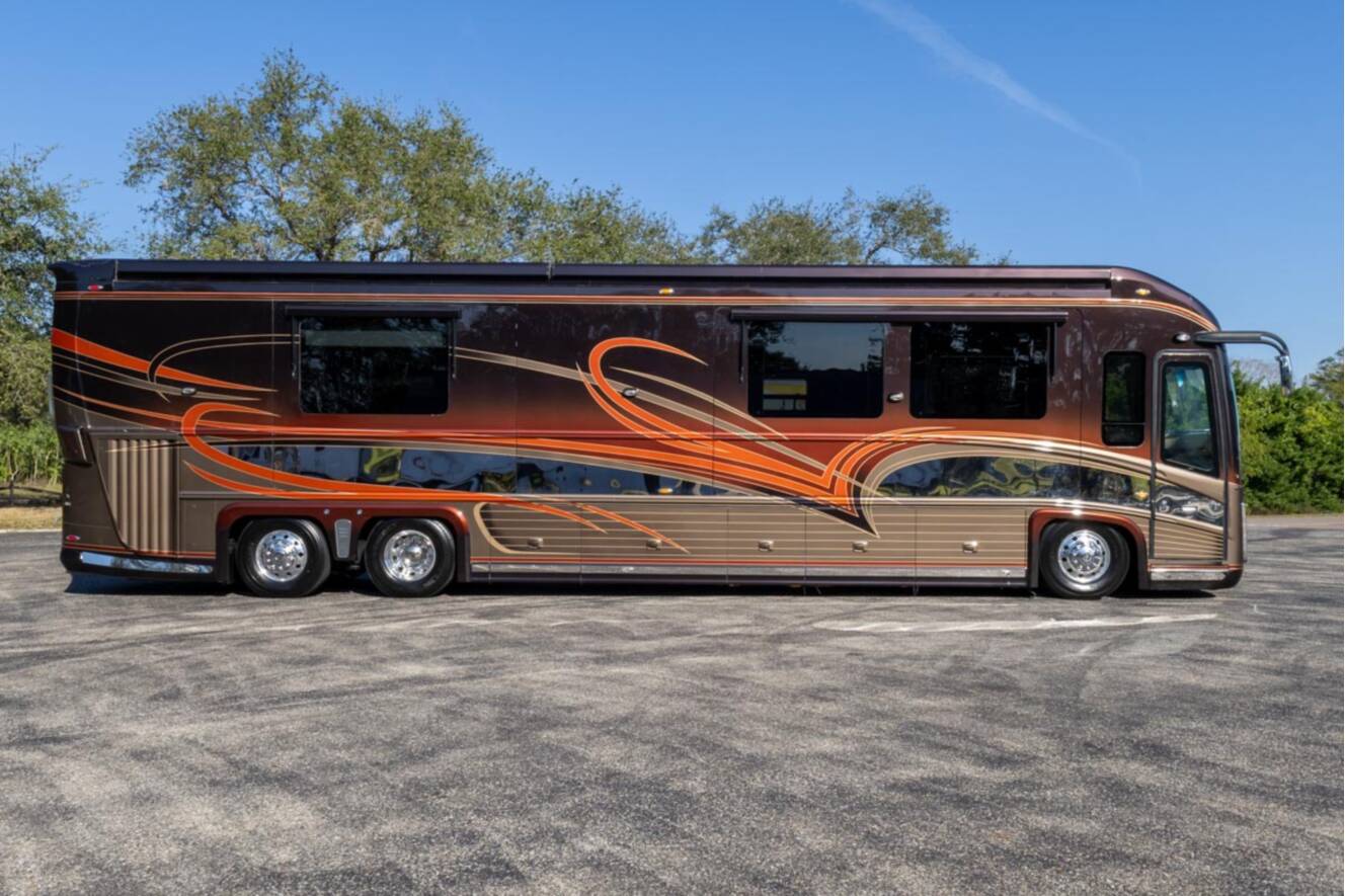 A photo of this 2013 Newell Coach P2000i