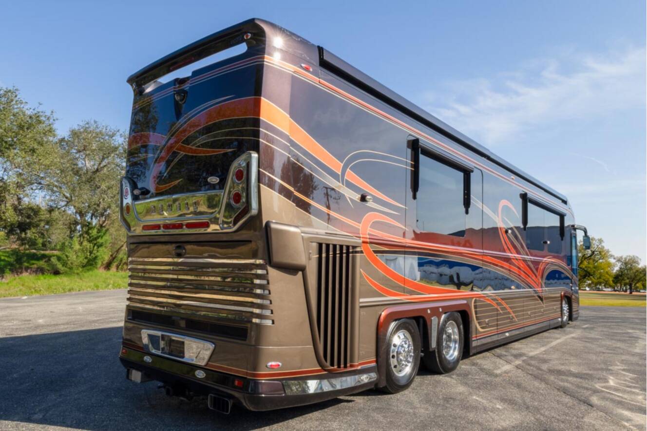 A photo of this 2013 Newell Coach P2000i